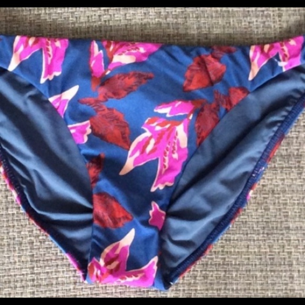 NEW!!! - Vix Swimwear FLORAL PRINT L